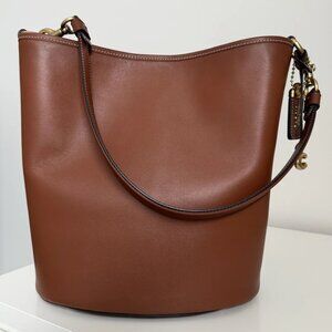 Dakota Bucket Bag in Saddle 1941 Coach